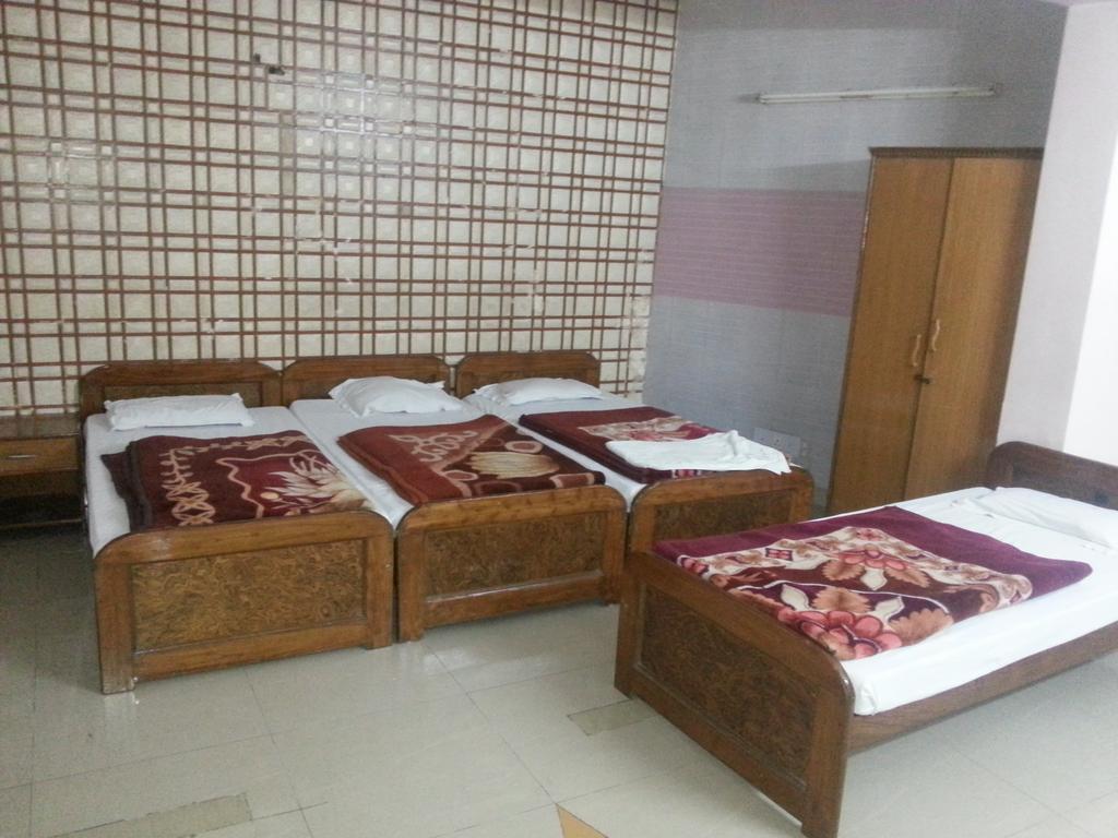 Hotel Royale Paradise Нойда Номер фото